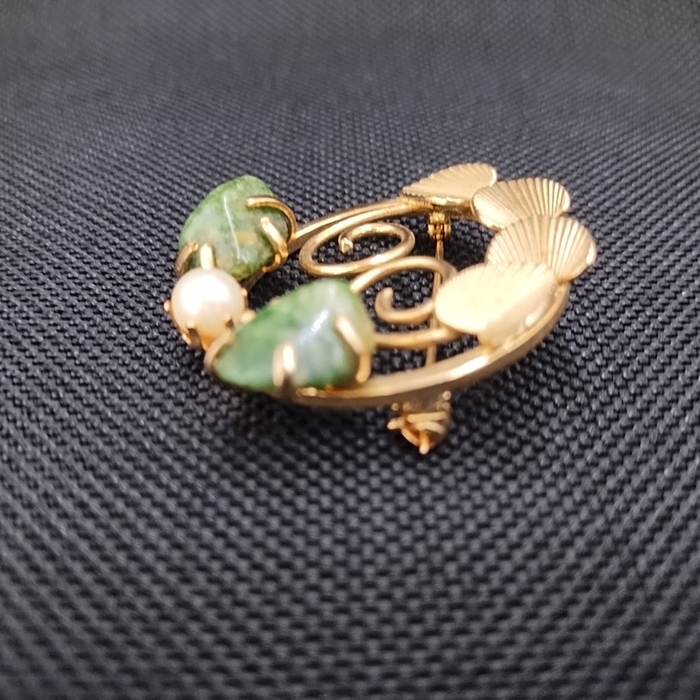 Vtg Gold Tone Jade Pearl Wreath Circle Brooch Pin & Screw-back Clip Earring Set - Picture 6 of 11